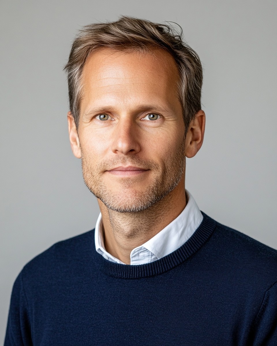 Tobias Engel, Senior Analyst
